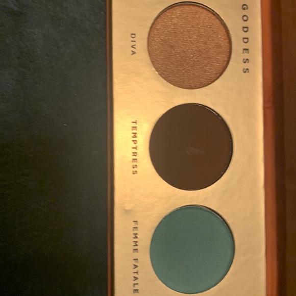 BUTTER LONDON- Natural Goddess - Picture 3 of 6